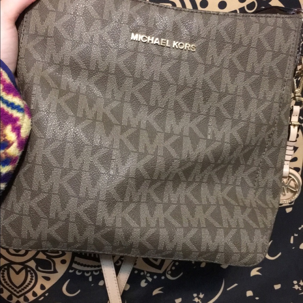 Micheal Kors cross body